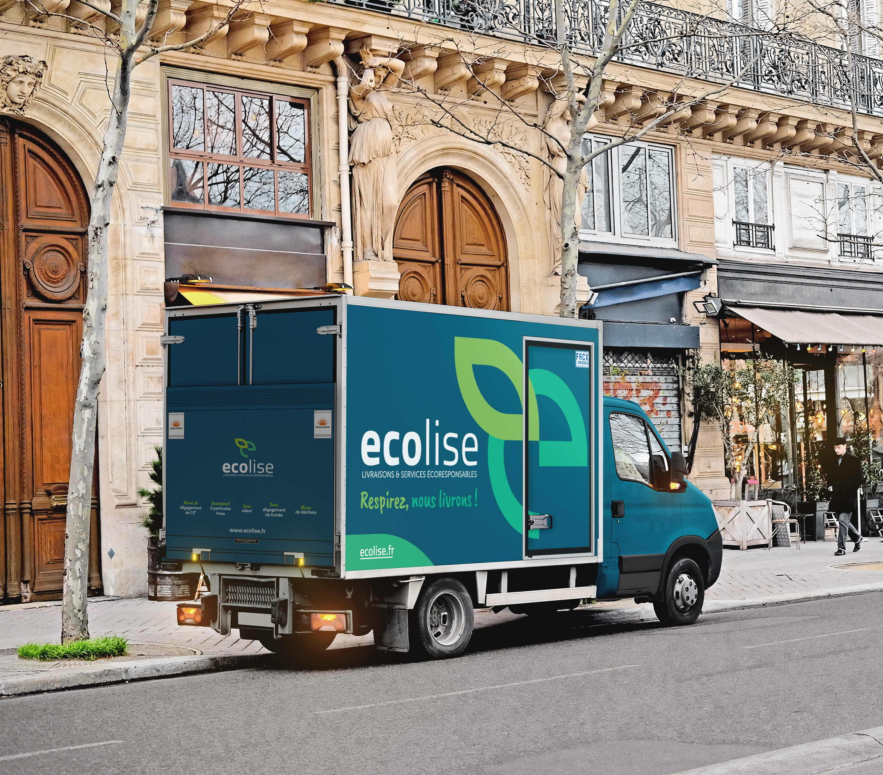 Camion Ecolise dans une rue de Paris